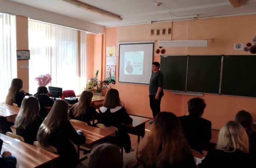 В Средней общеобразовательной школе № 33 города Саранска проведены профориентационные классные часы с девятиклассниками